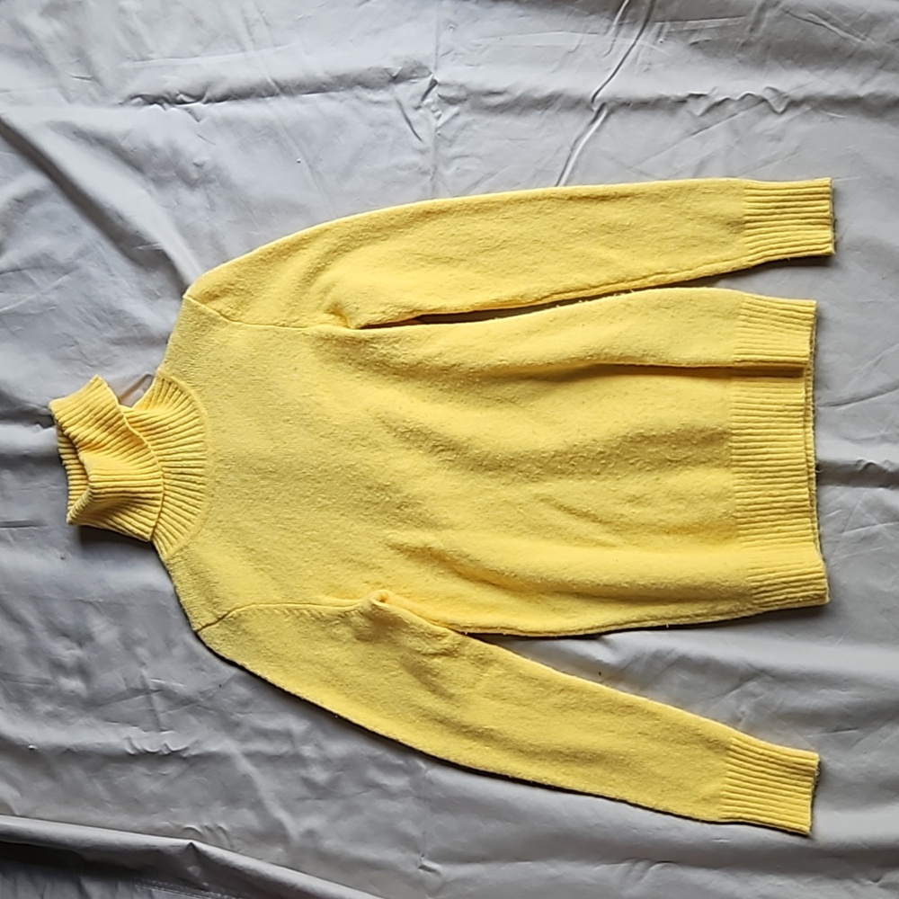 Gap sweater with stretch